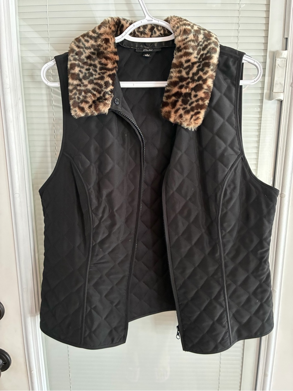AGB Black Quilted Vest with Leopard Faux-Fur Collar